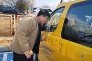 천천히 한 걸음 더, 지역사회에서 보통의 삶을 살아가는 우리 (썸네일)