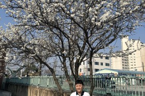 봄날, 서로를 바라보며 모든…